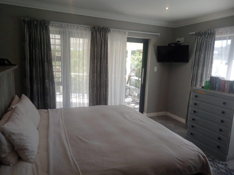5 Bedroom Property for Sale in Wavecrest Eastern Cape
